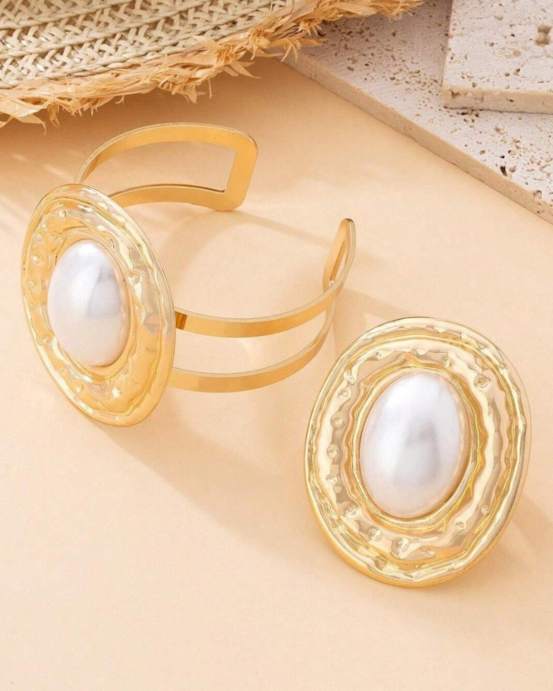 Retro White Pearl Handcuff With Finger Ring