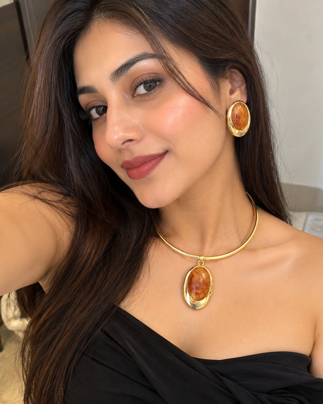 Brown Resin Hasli Necklace With Earrings