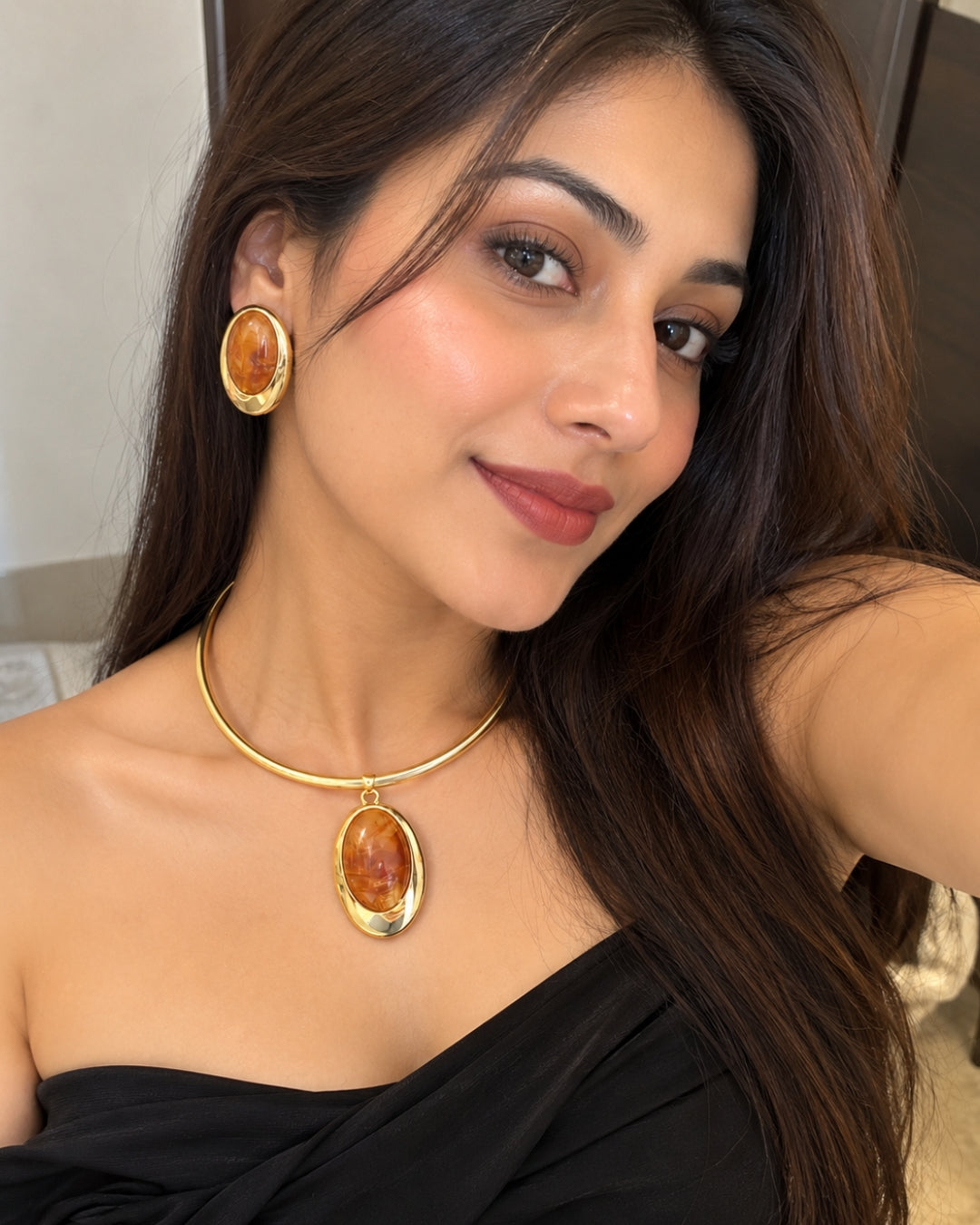 Brown Resin Hasli Necklace With Earrings