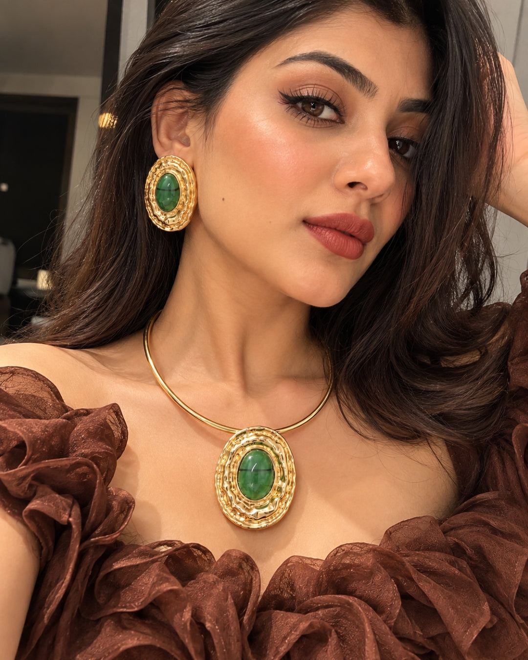 Green Oval Resin Hasli Necklace With Earrings