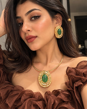 Green Oval Resin Hasli Necklace With Earrings