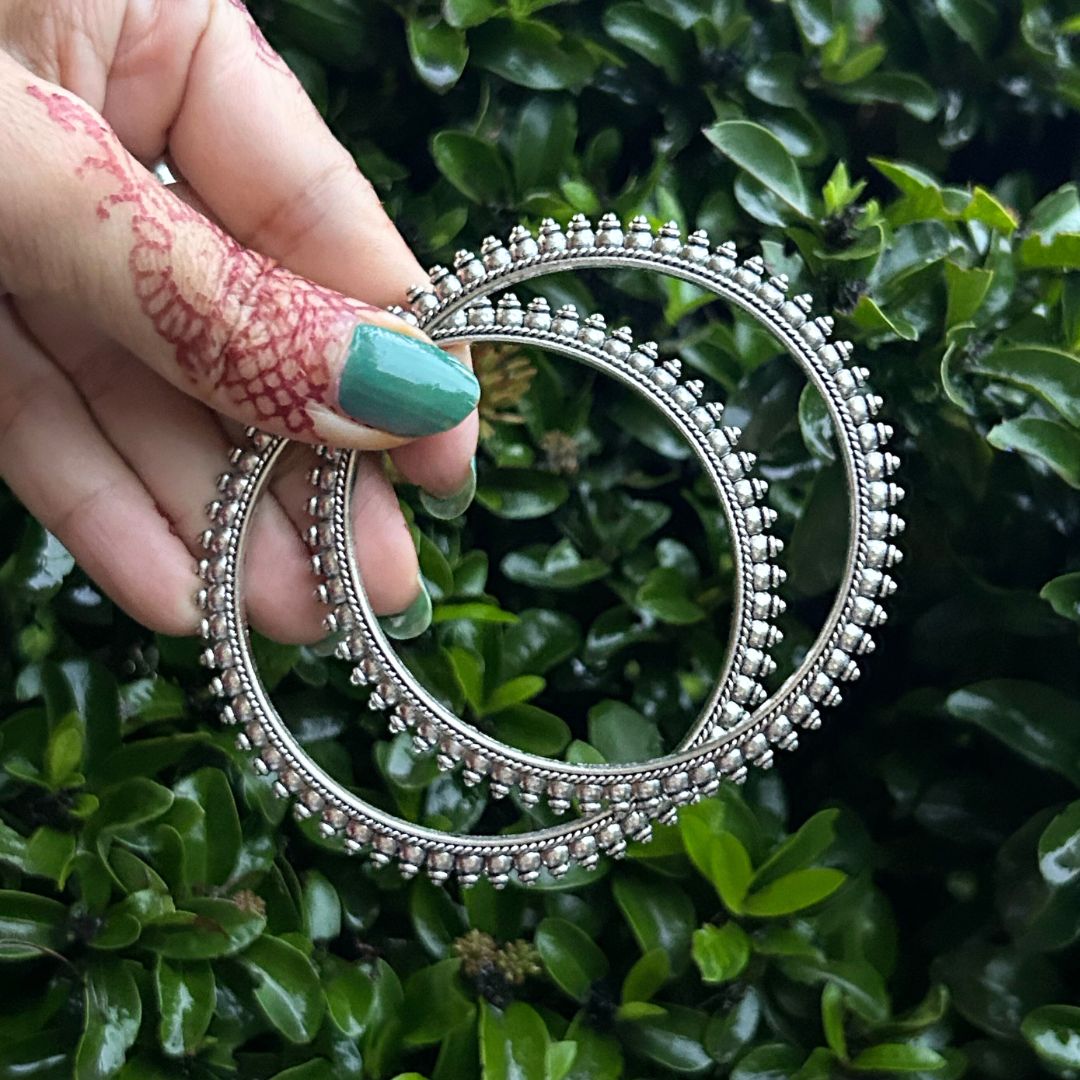 Laida Set of 4 Silver-Plated Oxidised Bangles