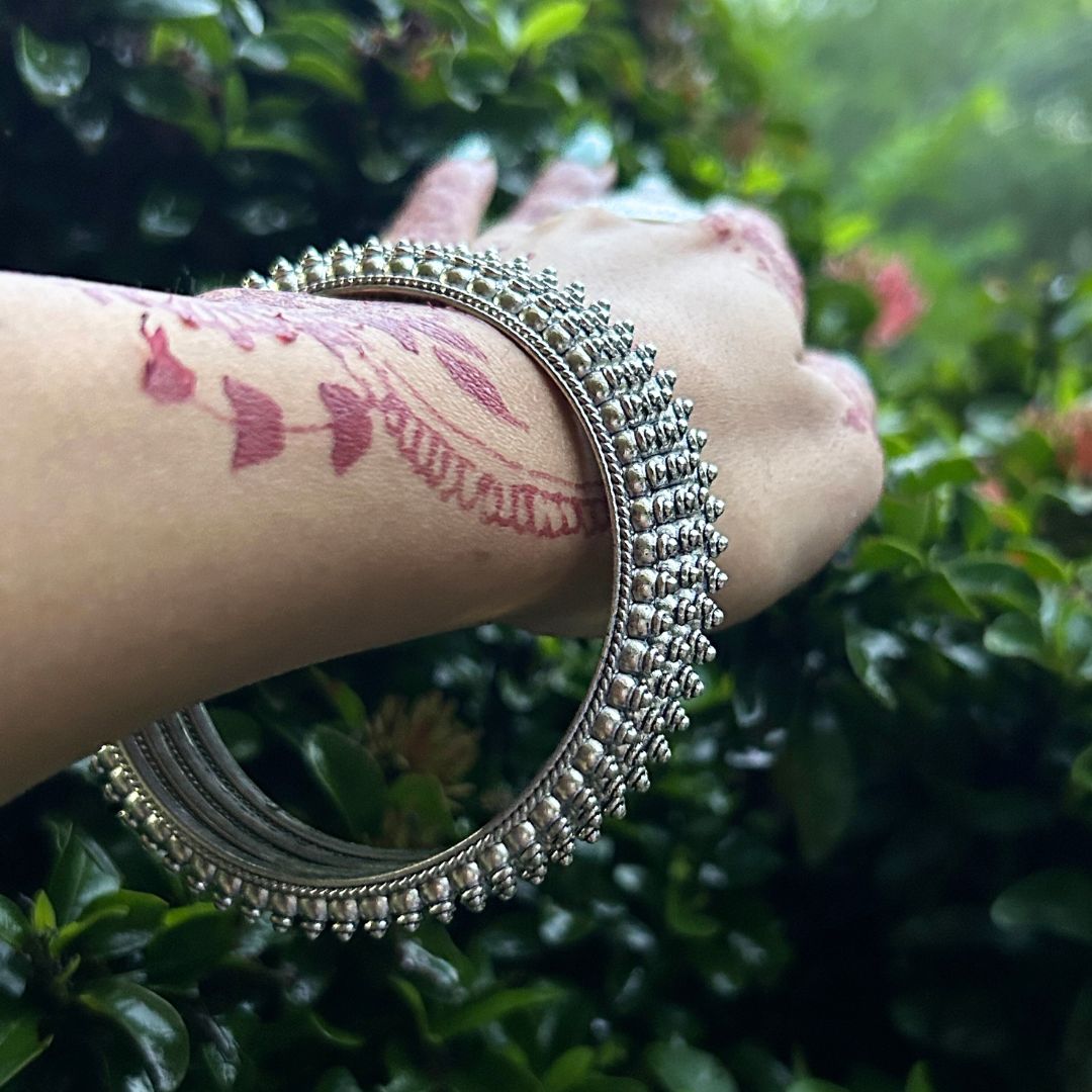 Laida Set of 4 Silver-Plated Oxidised Bangles