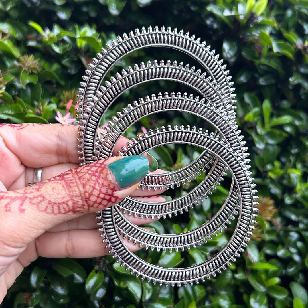 Laida Set of 4 Silver-Plated Oxidised Bangles