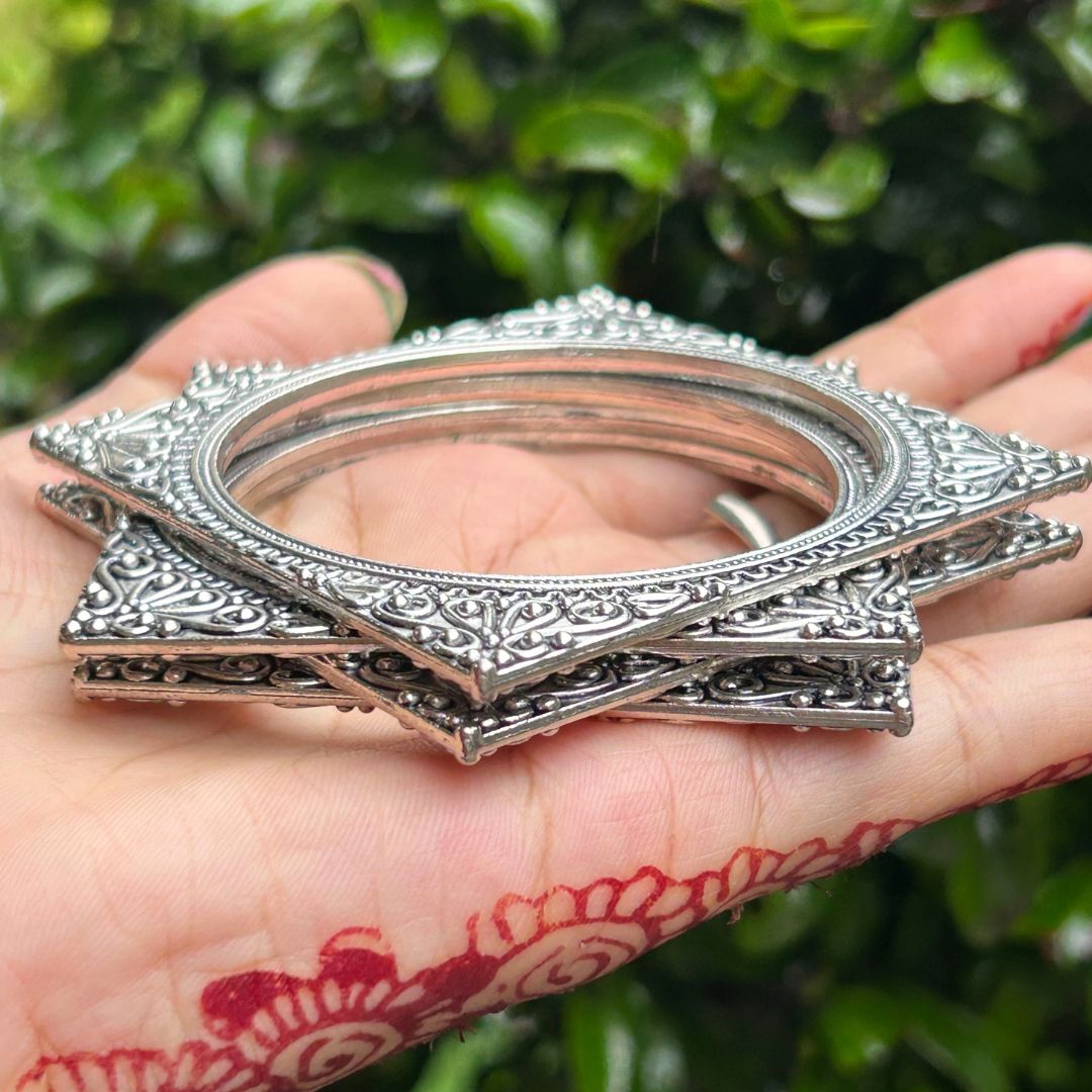 Laida Set of 4 Silver-Plated Oxidised Square Bangles