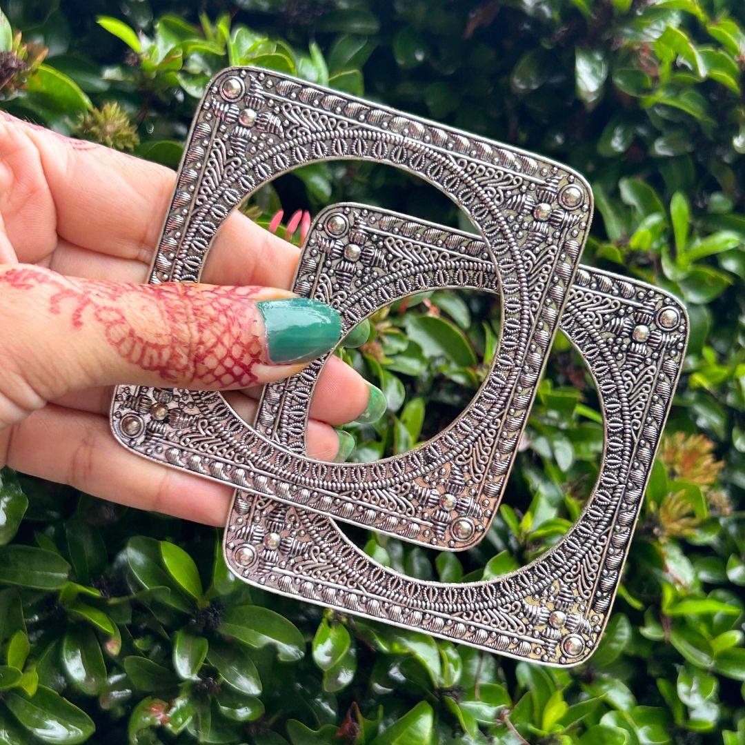 Laida Set of 2 Silver-Plated Oxidised Square Bangles