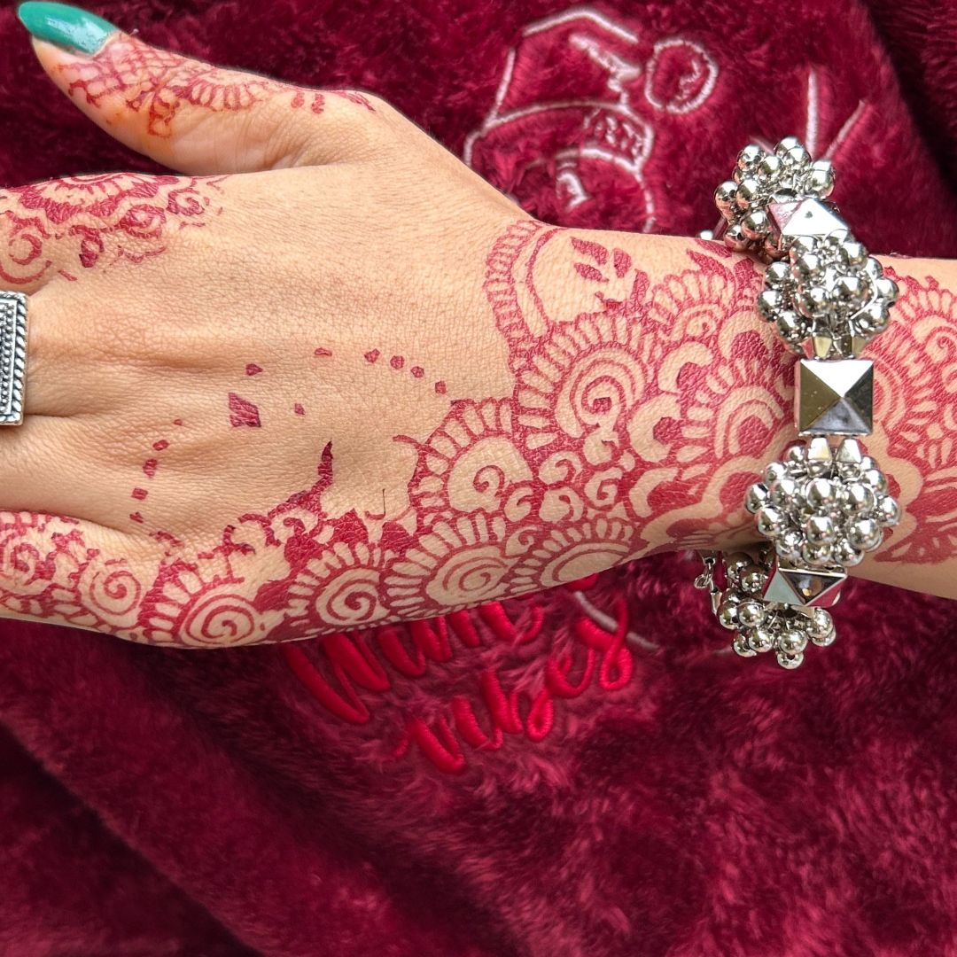 LAIDA Women Oxidised Silver-Plated Bangle-Style Bracelet
