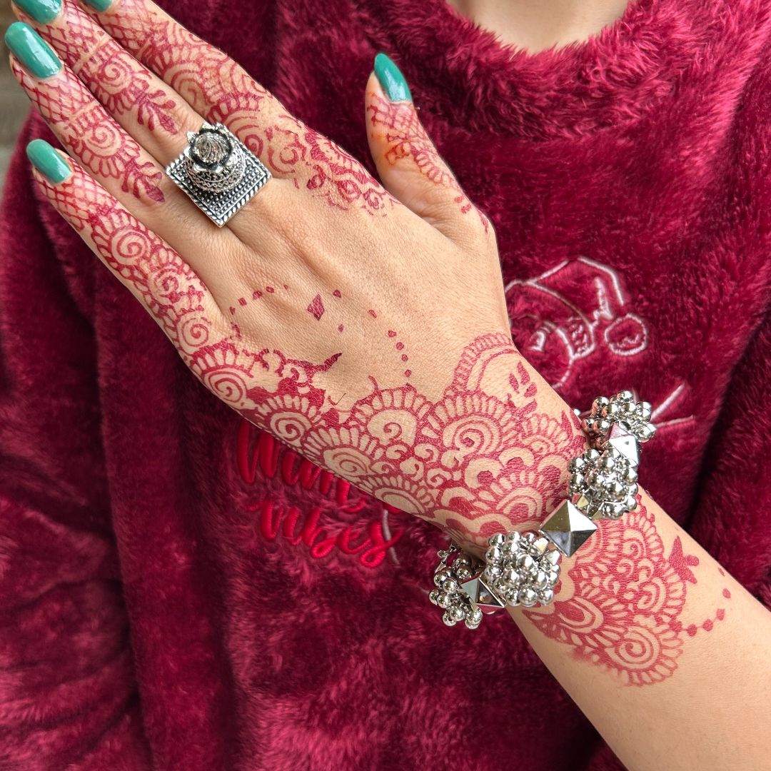 LAIDA Women Oxidised Silver-Plated Bangle-Style Bracelet